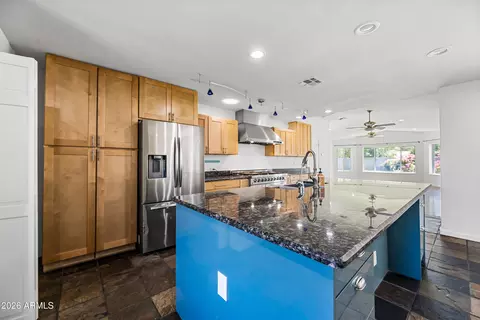Kitchen - 701 E Mclellan Blvd, Phoenix, AZ 85014 photo 3 of 9