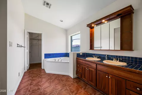 Bath - 701 E Mclellan Blvd, Phoenix, AZ 85014 photo 4 of 10