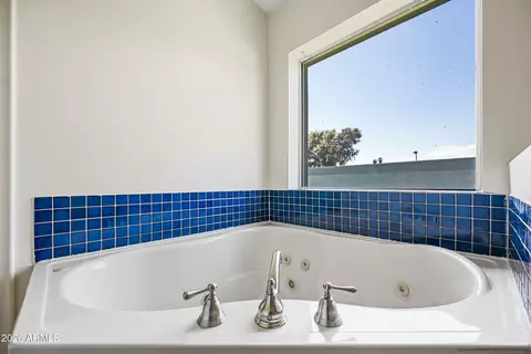Bath - 701 E Mclellan Blvd, Phoenix, AZ 85014 photo 5 of 10