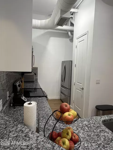 Kitchen - 1 E Lexington Ave #609, Phoenix, AZ 85012 photo 4 of 6