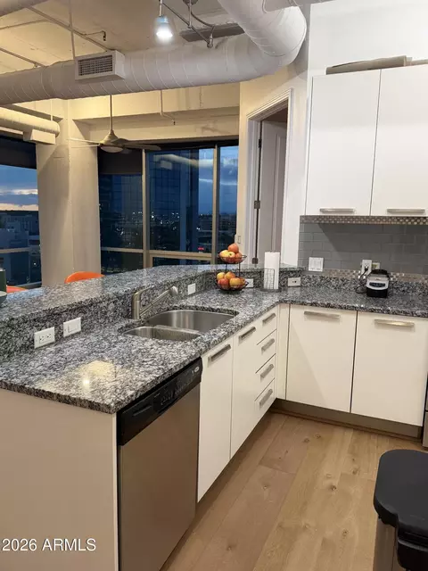 Kitchen - 1 E Lexington Ave #609, Phoenix, AZ 85012 photo 3 of 6