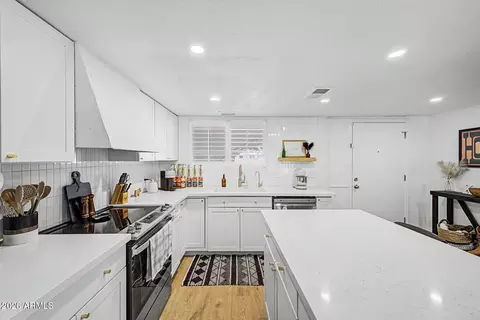 Kitchen - 6869 E Flossmoor Ave, Mesa, AZ 85208 photo 2 of 4