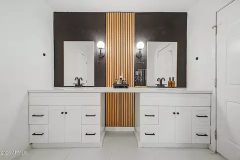 Bath - 6869 E Flossmoor Ave, Mesa, AZ 85208 photo 1 of 3