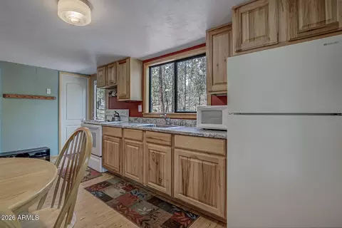 Kitchen - 559 W Diamond Loop, Payson, AZ 85541 photo 2 of 3