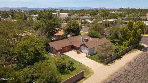 View/Area - 3205 E Clarendon Ave, Phoenix, AZ 85018 photo 2 of 2
