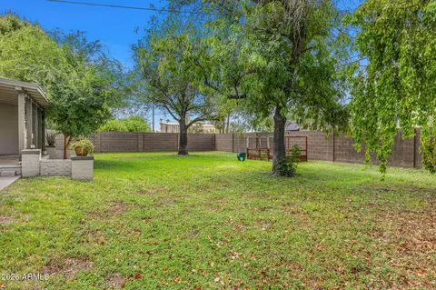 Exterior - 3205 E Clarendon Ave, Phoenix, AZ 85018 photo 3 of 4