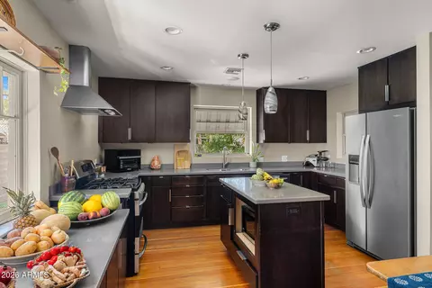 Kitchen - 3205 E Clarendon Ave, Phoenix, AZ 85018 photo 1 of 2