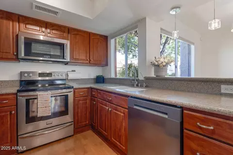 Kitchen - 4020 E Laurel Ln, Phoenix, AZ 85028 photo 1 of 3