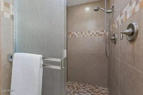 Bath - 4020 E Laurel Ln, Phoenix, AZ 85028 photo 4 of 5