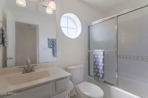 Bath - 4020 E Laurel Ln, Phoenix, AZ 85028 photo 5 of 5