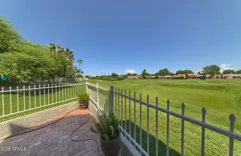 Exterior - 4020 E Laurel Ln, Phoenix, AZ 85028 photo 6 of 9