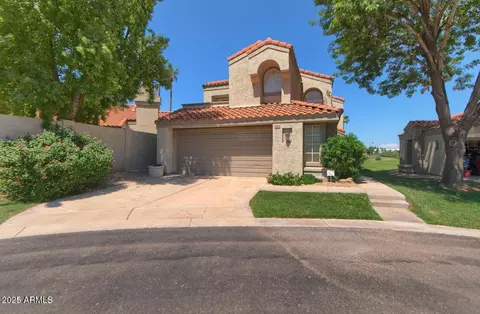 Exterior - 4020 E Laurel Ln, Phoenix, AZ 85028 photo 7 of 9