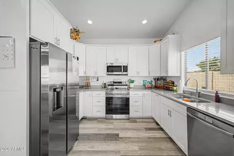 Kitchen - 785 S Palo Verde Dr, Apache Junction, AZ 85120 photo 4 of 4