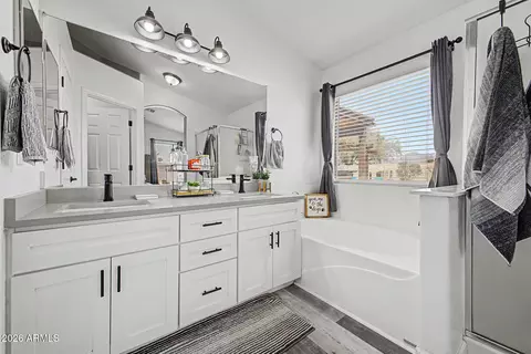 Bath - 785 S Palo Verde Dr, Apache Junction, AZ 85120 photo 2 of 3