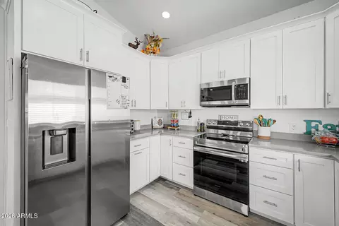 Kitchen - 785 S Palo Verde Dr, Apache Junction, AZ 85120 photo 2 of 4
