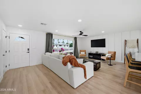 6902 E Palm Ln, Scottsdale, AZ 85257