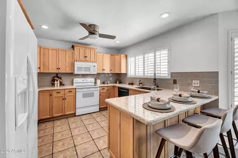 Kitchen - 1423 E Monte Cristo Ave, Phoenix, AZ 85022 photo 2 of 2