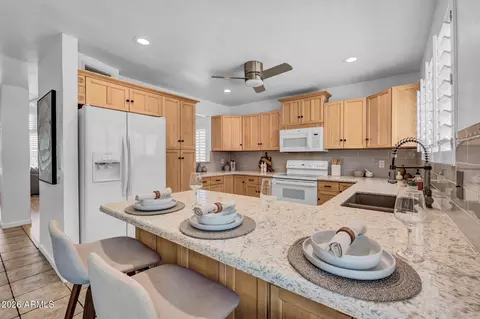 Kitchen - 1423 E Monte Cristo Ave, Phoenix, AZ 85022 photo 1 of 1