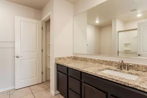 Bath - 8235 W Odeum Ln, Phoenix, AZ 85043 photo 1 of 2