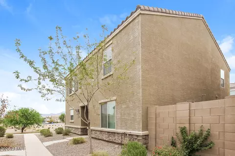Exterior - 8235 W Odeum Ln, Phoenix, AZ 85043 photo 2 of 3