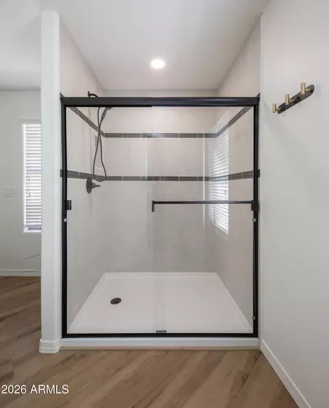 Bath - 4041 E Tether Trl, Phoenix, AZ 85050 photo 4 of 6