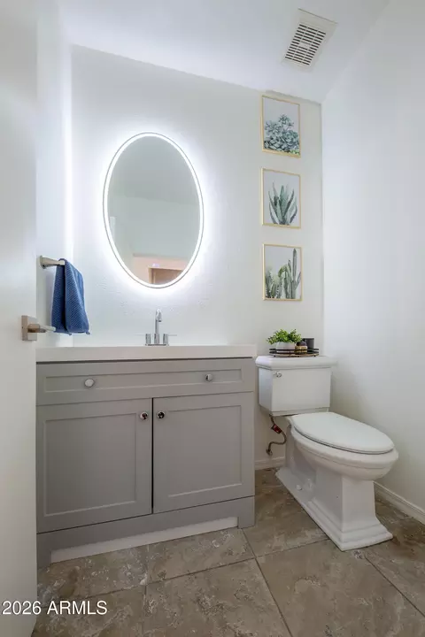 Bath - 4041 E Tether Trl, Phoenix, AZ 85050 photo 1 of 6