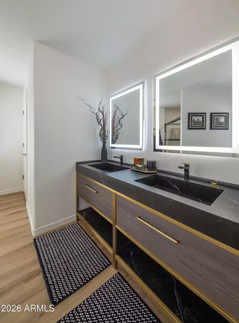 Bath - 4041 E Tether Trl, Phoenix, AZ 85050 photo 3 of 6