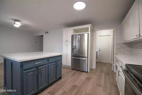 Kitchen - 2141 E Oxford Dr, Tempe, AZ 85283 photo 4 of 5