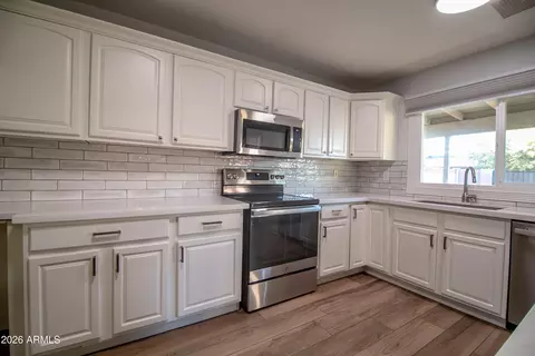 Kitchen - 2141 E Oxford Dr, Tempe, AZ 85283 photo 2 of 5