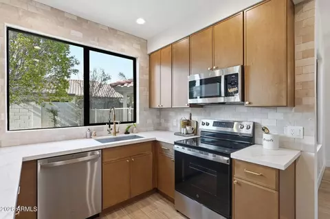Kitchen - 4608 E Marconi Ave, Phoenix, AZ 85032 photo 4 of 6