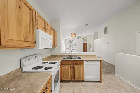 Kitchen - 879 E Hearne Way, Gilbert, AZ 85234 photo 4 of 5