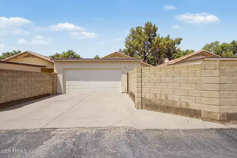 Exterior - 879 E Hearne Way, Gilbert, AZ 85234 photo 4 of 9