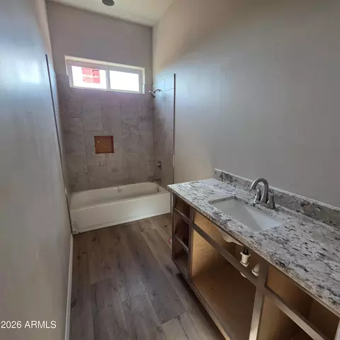 Bath - 2907 E Summer Trl, Hereford, AZ 85615 photo 3 of 4