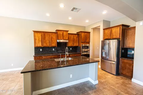 Kitchen - 2948 E Maplewood St, Gilbert, AZ 85297 photo 2 of 2