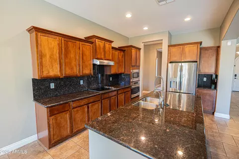 Kitchen - 2948 E Maplewood St, Gilbert, AZ 85297 photo 1 of 2