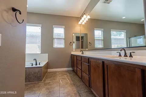 Bath - 2948 E Maplewood St, Gilbert, AZ 85297 photo 1 of 3