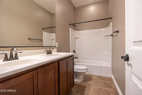 Bath - 2948 E Maplewood St, Gilbert, AZ 85297 photo 2 of 3