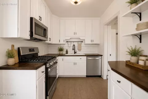 Kitchen - 5513 Earll Dr, Phoenix, AZ 85018 photo 5 of 8