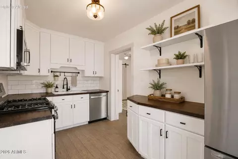 Kitchen - 5513 Earll Dr, Phoenix, AZ 85018 photo 1 of 8