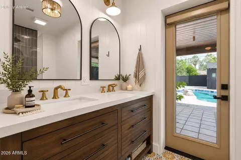 Bath - 5513 Earll Dr, Phoenix, AZ 85018 photo 1 of 6