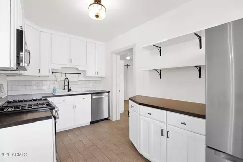 Kitchen - 5513 Earll Dr, Phoenix, AZ 85018 photo 2 of 8