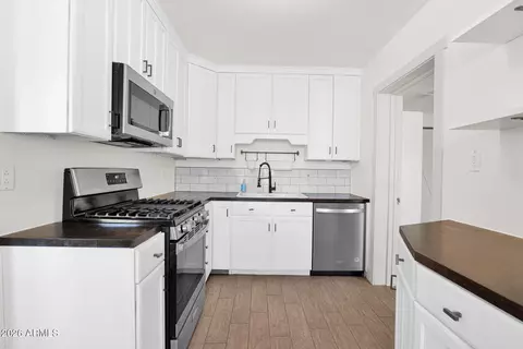 Kitchen - 5513 Earll Dr, Phoenix, AZ 85018 photo 6 of 8
