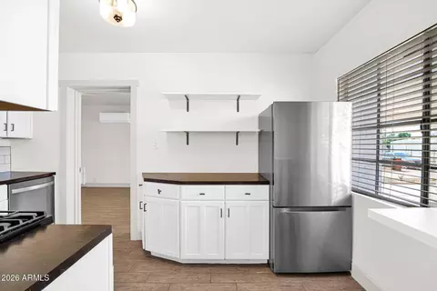 Kitchen - 5513 Earll Dr, Phoenix, AZ 85018 photo 8 of 8