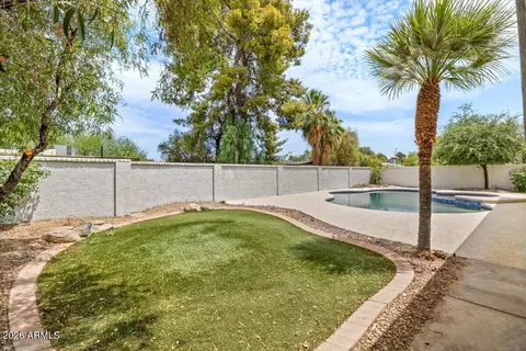 Exterior - 3926 E Laurel Ln, Phoenix, AZ 85028 photo 4 of 5