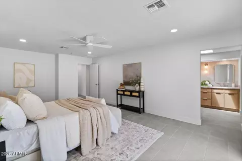 Bedroom - 3926 E Laurel Ln, Phoenix, AZ 85028 photo 3 of 5