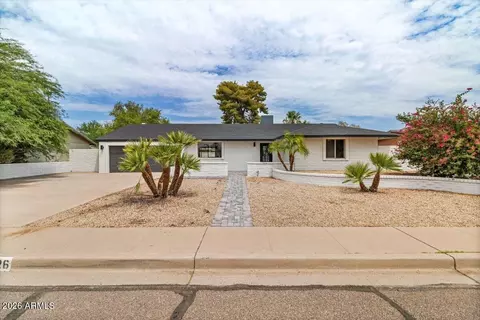 Exterior - 3926 E Laurel Ln, Phoenix, AZ 85028 photo 1 of 5