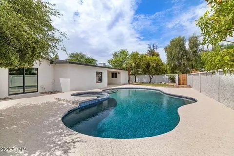 Exterior - 3926 E Laurel Ln, Phoenix, AZ 85028 photo 3 of 5