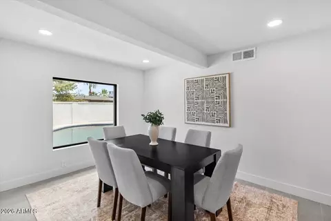 Dining - 3926 E Laurel Ln, Phoenix, AZ 85028 photo 2 of 2