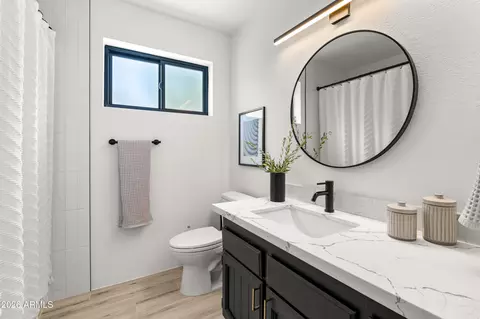 Bath - 4317 E Ludlow Dr, Phoenix, AZ 85032 photo 3 of 3
