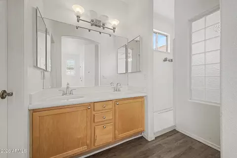 Bath - 1822 Ellis St, Phoenix, AZ 85042 photo 1 of 2